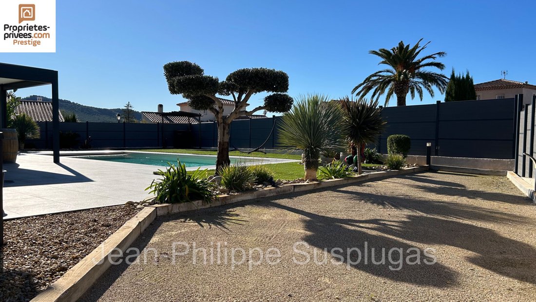Villa in Saint-Cyr-sur-Mer, Provence-Alpes-Côte d'Azur, France 1 - 18625376
