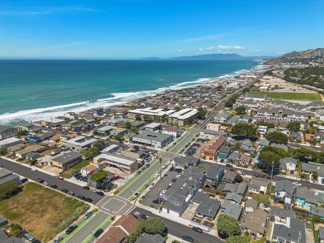 Pacifica, California, United States 3 - 18629494
