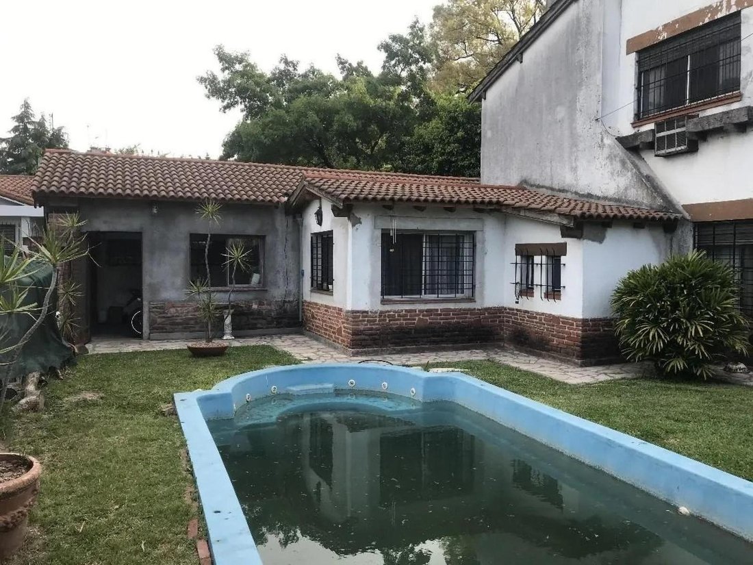 House in Ciudad Jardín Lomas del Palomar, Buenos Aires Province, Argentina 1 - 18627160
