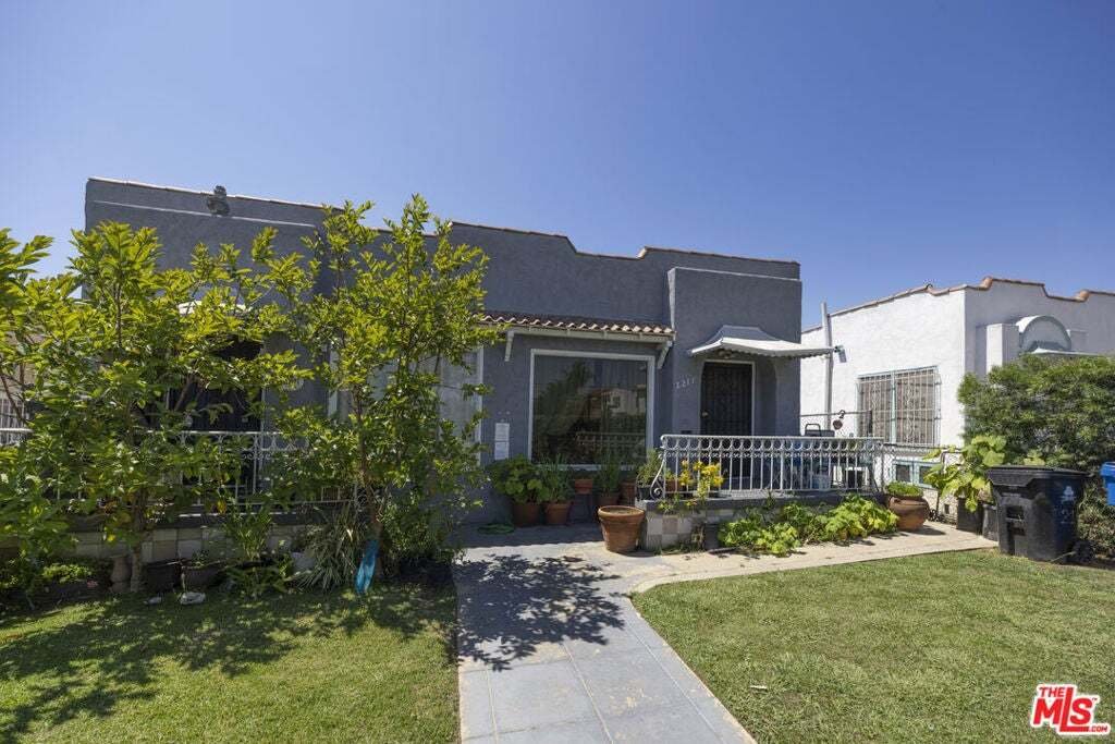 Los Angeles, California, United States 4 - 18629346