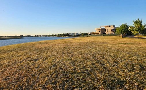 Land in Tigre, Buenos Aires Province, Argentina 1