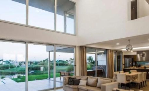 House in Belén de Escobar, Buenos Aires Province, Argentina 1