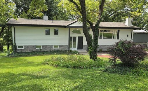 House in Lake Quivira, Kansas, United States 1