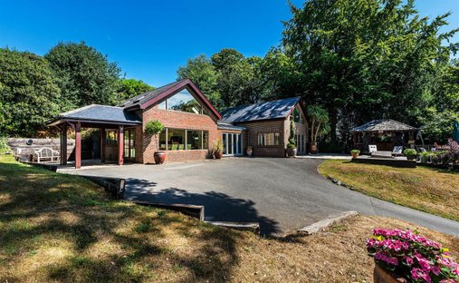 House in Dorking, England 1