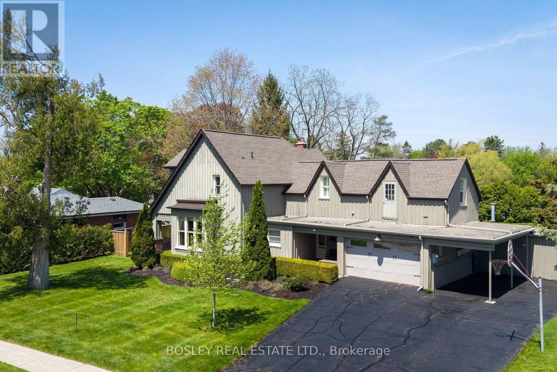 House in Aurora, Ontario, Canada 2 - 17990221