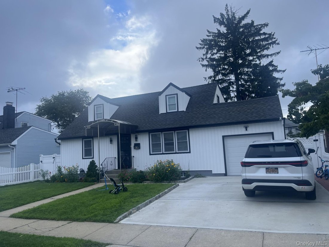 House in Hicksville, New York, United States 1 - 18629671