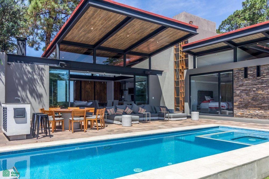 House in Valle de Bravo, State of Mexico, Mexico 1 - 17912902