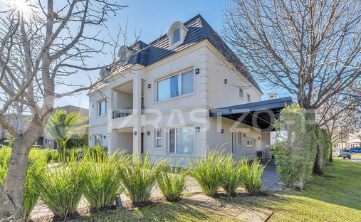 House in La Lonja, Buenos Aires Province, Argentina 1