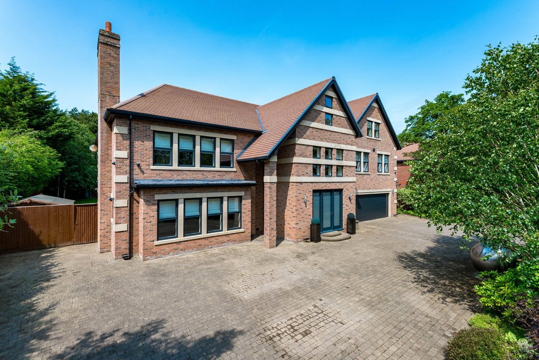 House in Freshfield, Formby, England 1 - 18124763