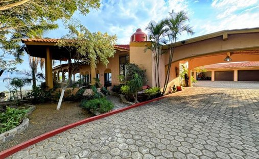 Townhouse in Chantepec, Jalisco, Mexico 1
