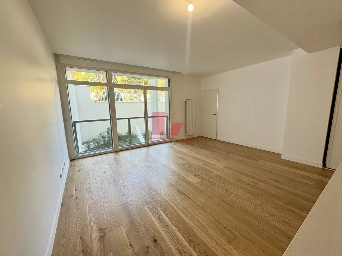 Apartment in Espaces Jeunes, Issy-les-Moulineaux, France 3 - 16329043