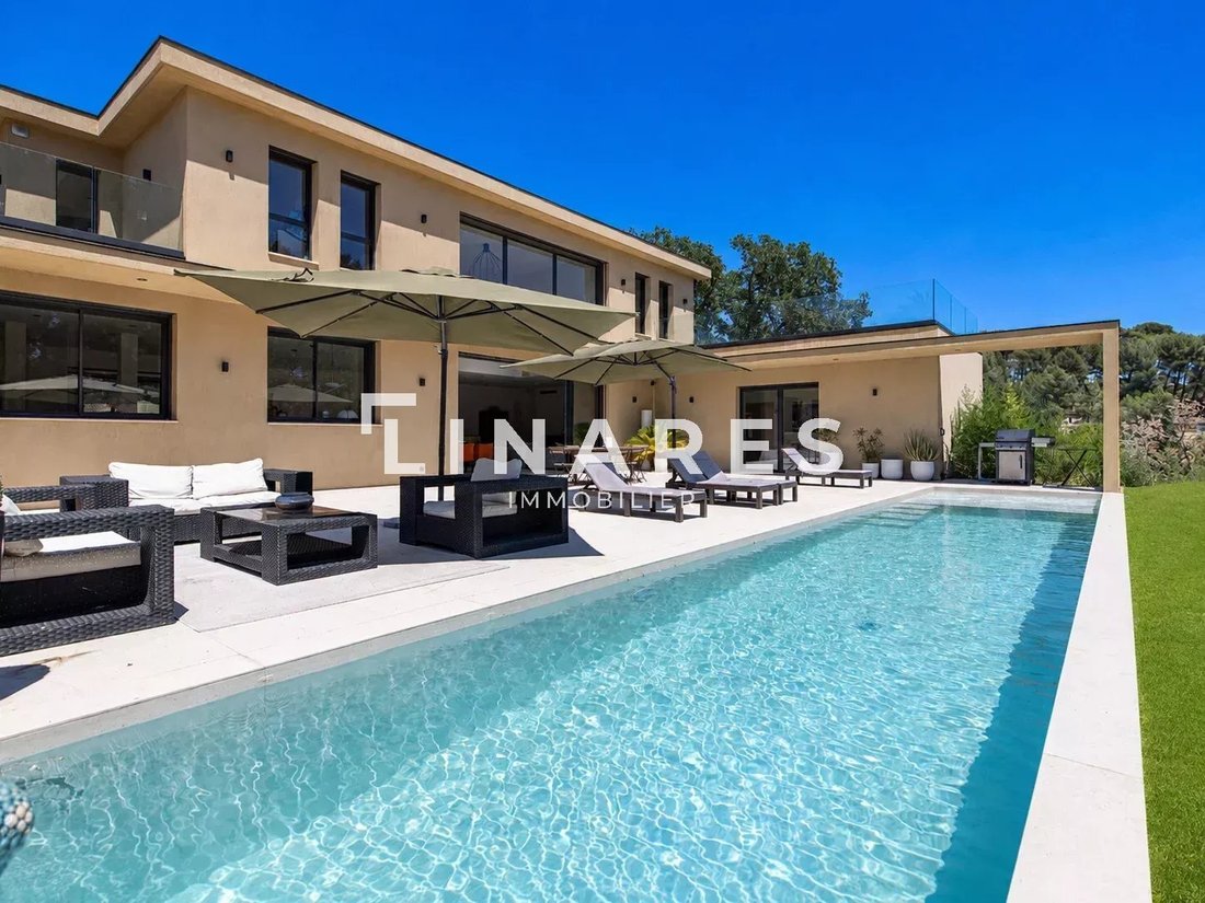House in Eoures, Marseille, Provence-Alpes-Côte d'Azur 1 - 18372841