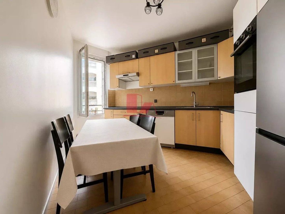 Apartment in Insurrection, Vanves, France 5 - 18312555