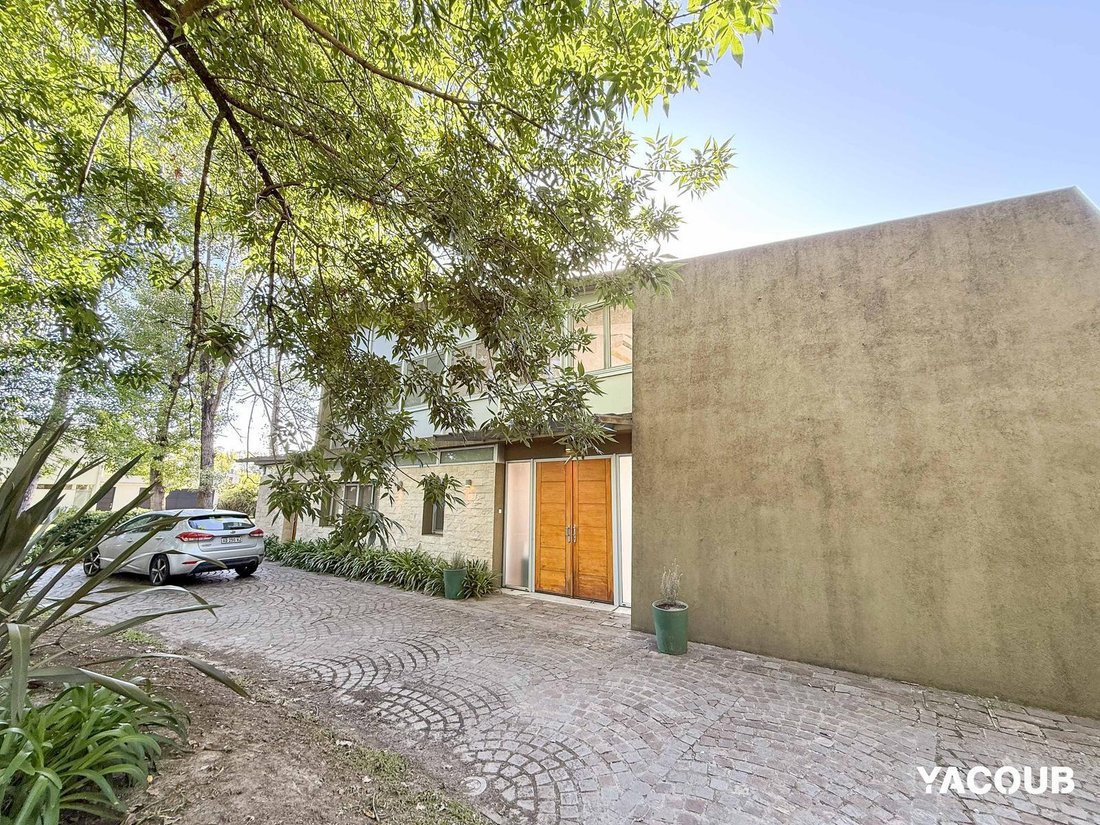 House in Manuel B. Gonnet, Buenos Aires Province, Argentina 5 - 18627169