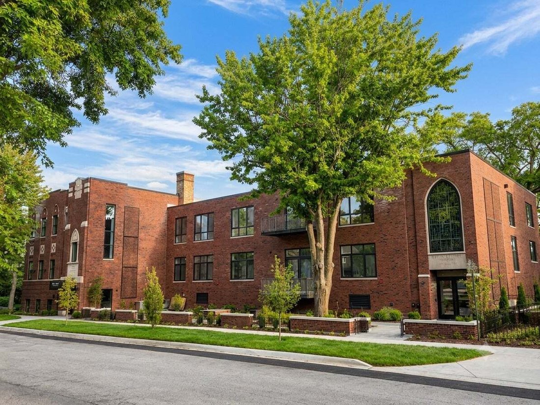 Condo in Hinsdale, Illinois, United States 1 - 18628655