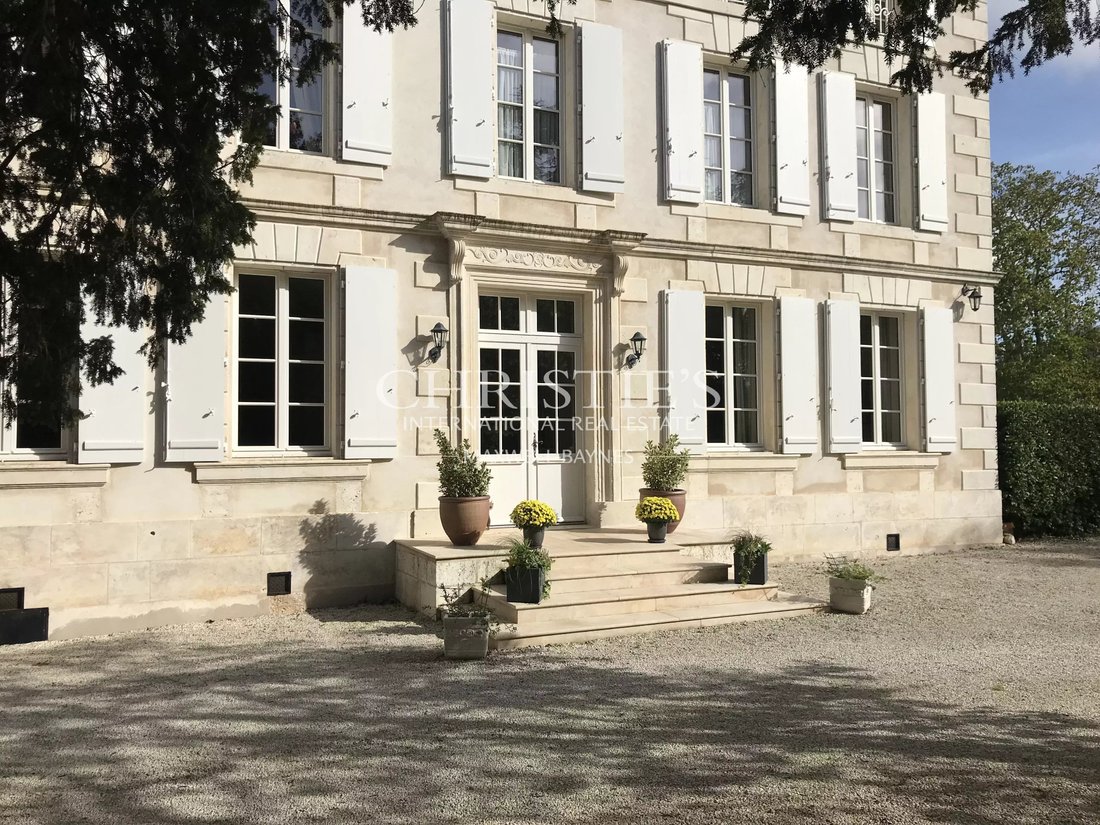 Estate in La Rochefoucauld-en-Angoumois, Nouvelle-Aquitaine, France 2 - 18626886