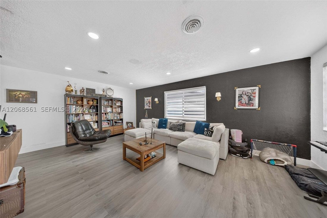 House in Hialeah, Florida, United States 5 - 18628363