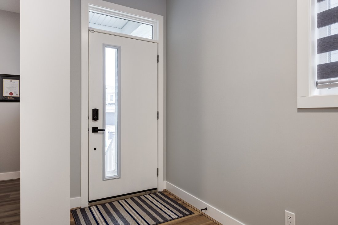 House in Chestermere, Alberta, Canada 3 - 18627577