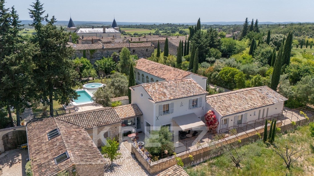 Estate in Uzès, Occitania, France 1 - 18630298