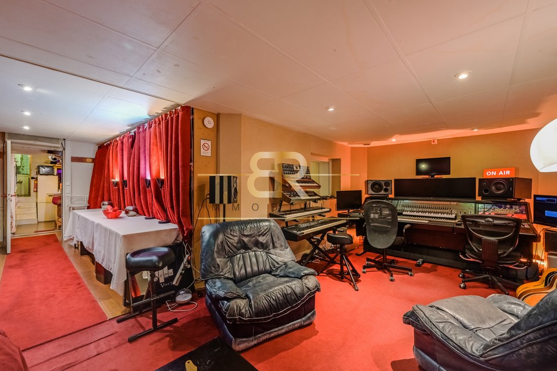 Apartment in Lorette-Martyrs, Paris 9e Arrondissement, Paris 4 - 18628568