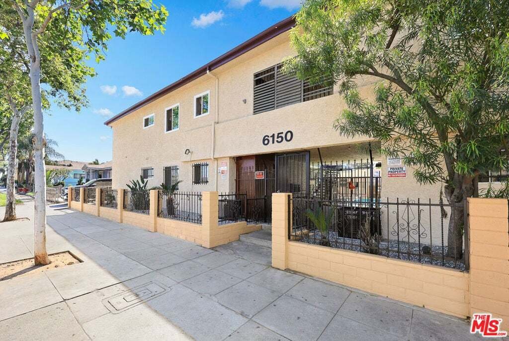 East Los Angeles, California, United States 2 - 18629361