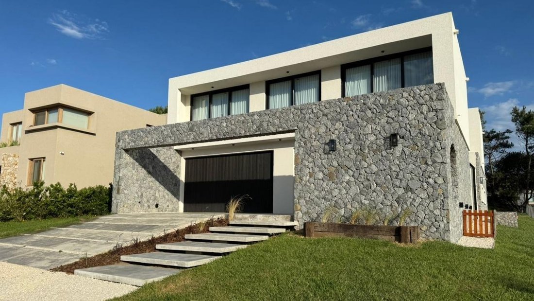 House in Pinamar, Buenos Aires Province, Argentina 1 - 18627049