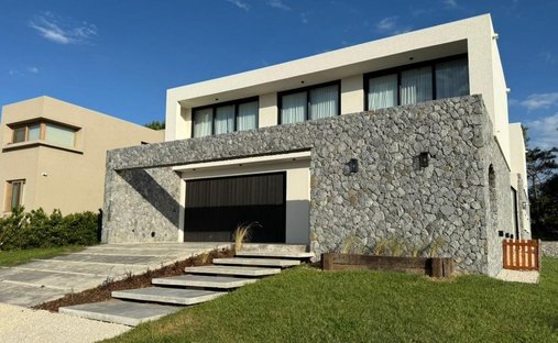 House in Pinamar, Buenos Aires Province, Argentina 1