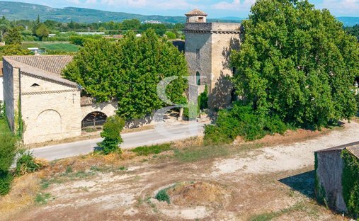 Country House in Nevons-route d'Apt, L'Isle-sur-la-Sorgue, France 1