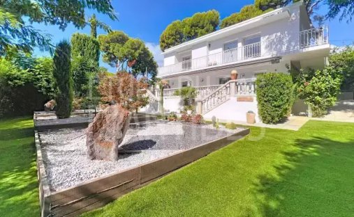 Villa in Fontmerle, Antibes, France 1