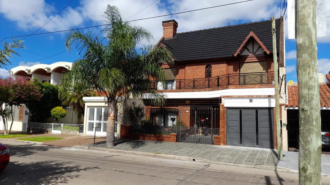 House in Ramos Mejía, Buenos Aires Province, Argentina 1 - 18627004
