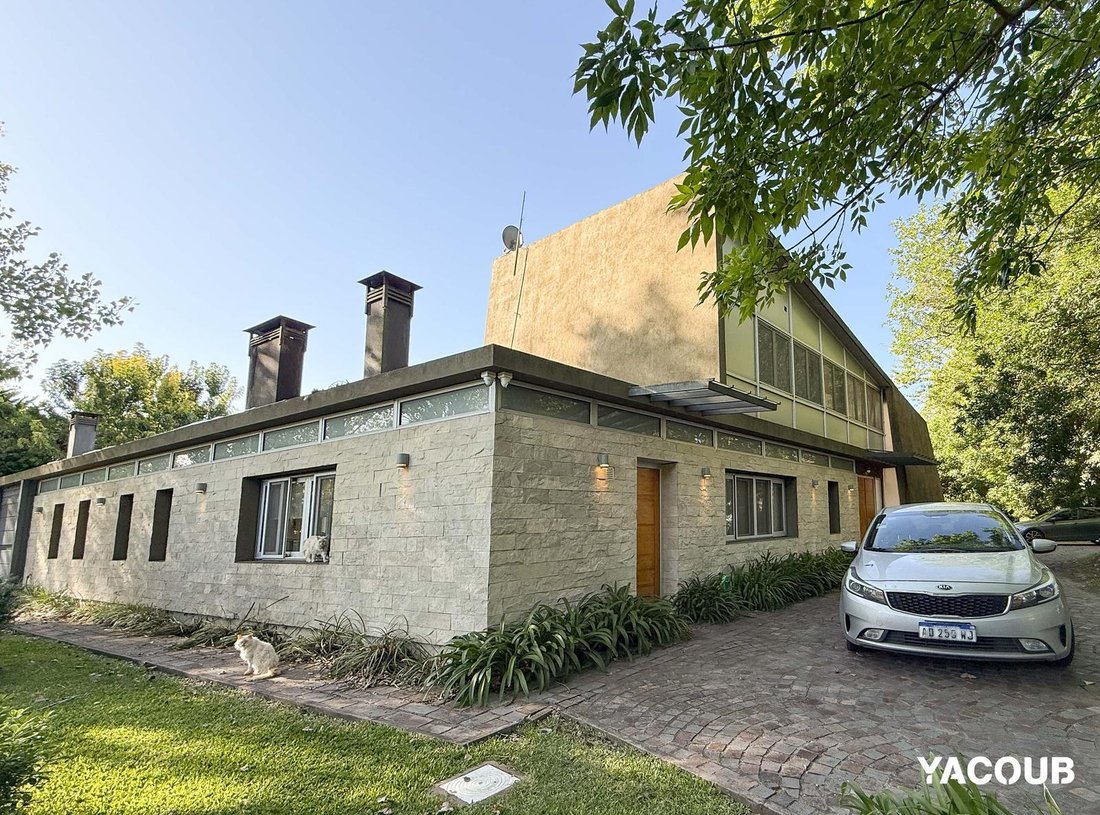 House in Manuel B. Gonnet, Buenos Aires Province, Argentina 2 - 18627169