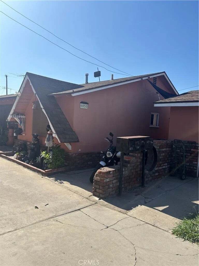 Bell, California, United States 3 - 18629220