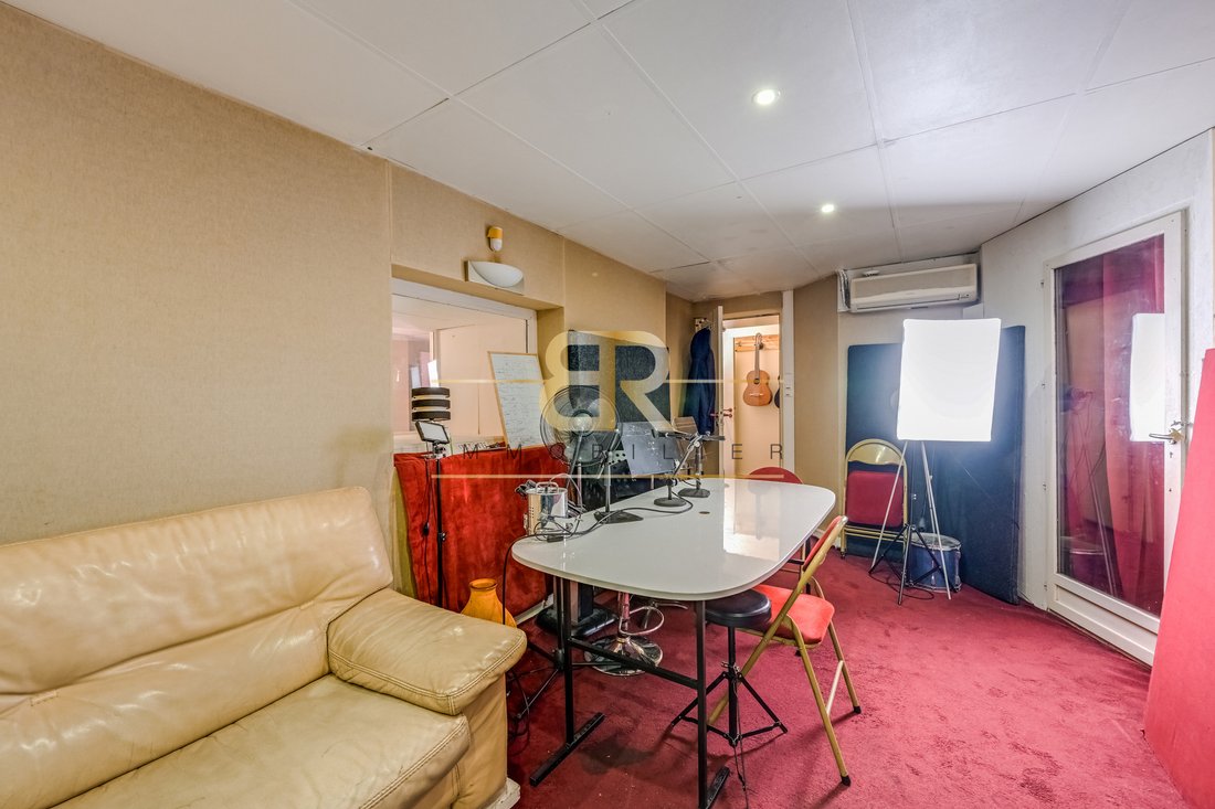 Apartment in Lorette-Martyrs, Paris 9e Arrondissement, Paris 5 - 18628568