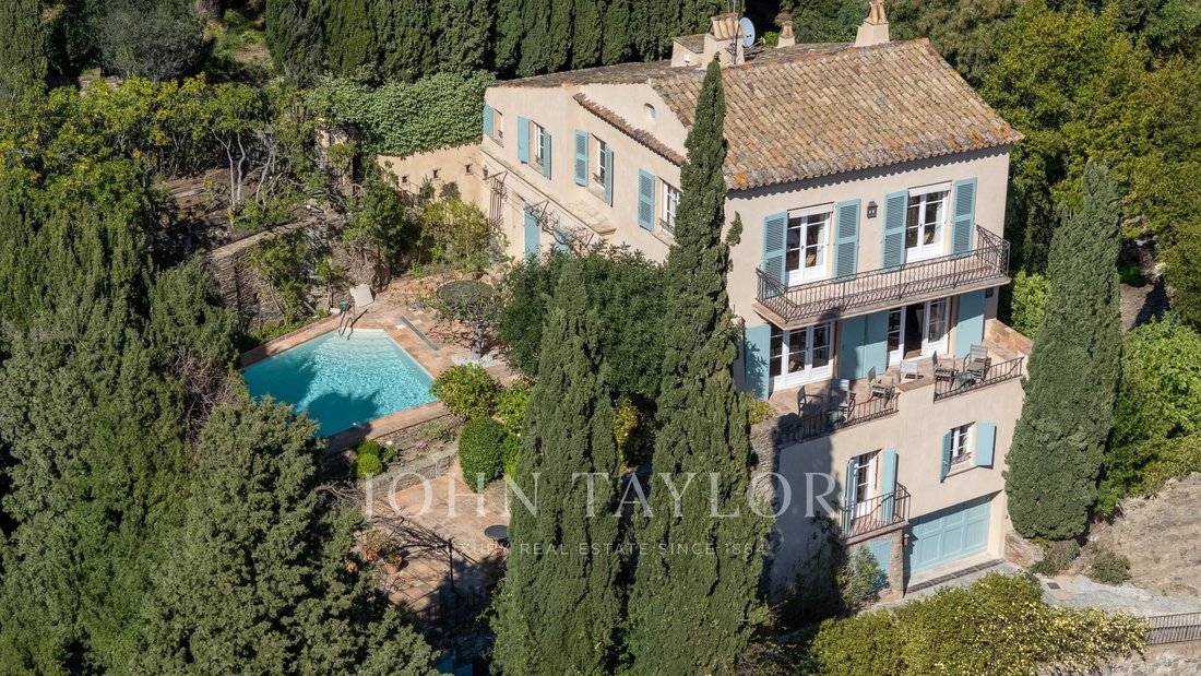 Villa in Grimaud, Provence-Alpes-Côte d'Azur, France 1 - 17589867
