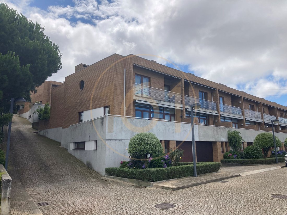 Townhouse in Santa Marinha e Sao Pedro da Afurada, Porto District, Portugal 1 - 18629873