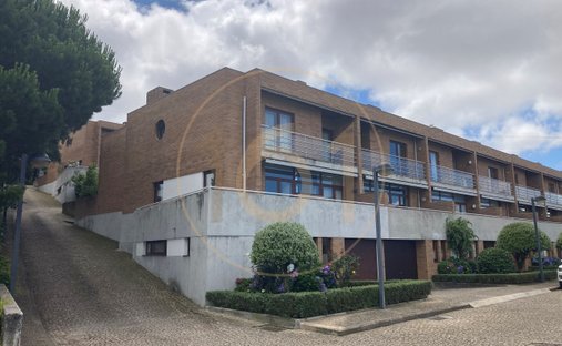 Townhouse in Santa Marinha e Sao Pedro da Afurada, Porto District, Portugal 1
