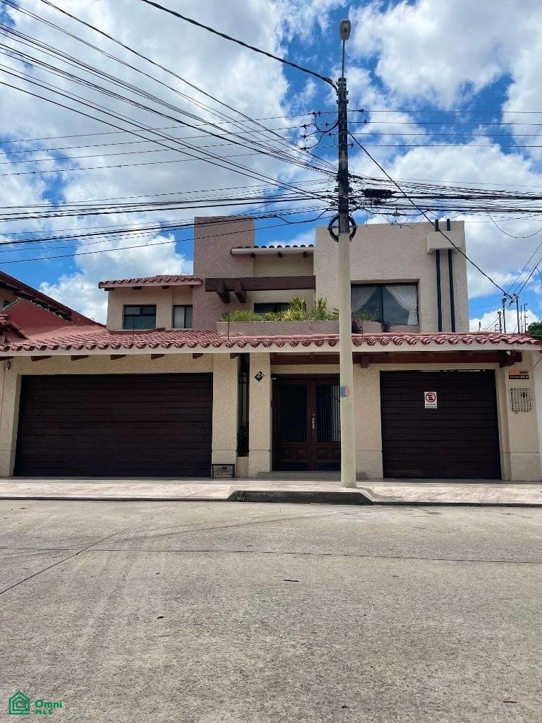 Casa en Santa Cruz de la Sierra, Departamento de Santa Cruz, Bolivia 1 - 18342582