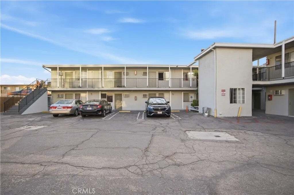 Los Angeles, California, United States 5 - 18629176