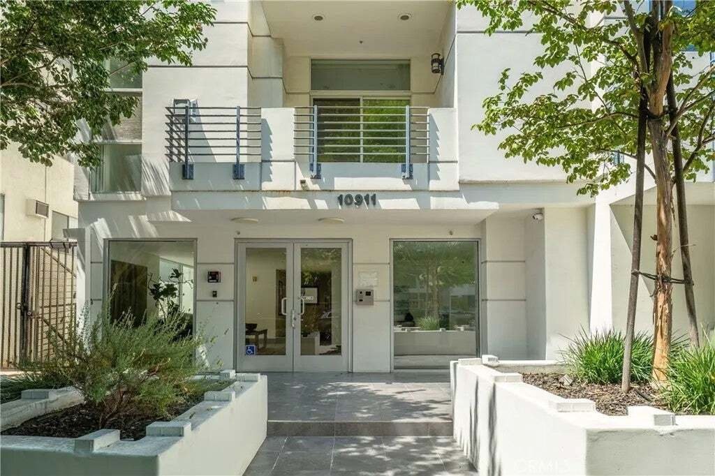 Condo in Los Angeles, California, United States 2 - 18629203