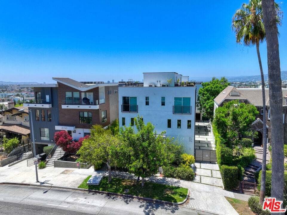 Los Angeles, California, United States 5 - 18629364