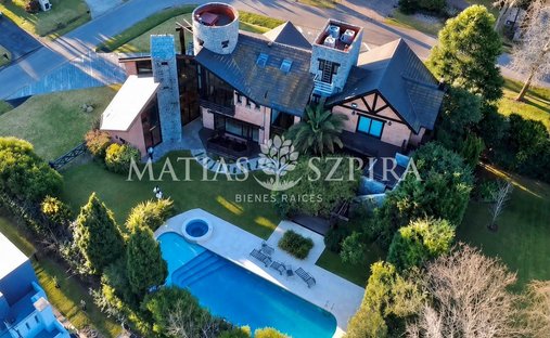 House in Francisco Alvarez, Buenos Aires Province, Argentina 1