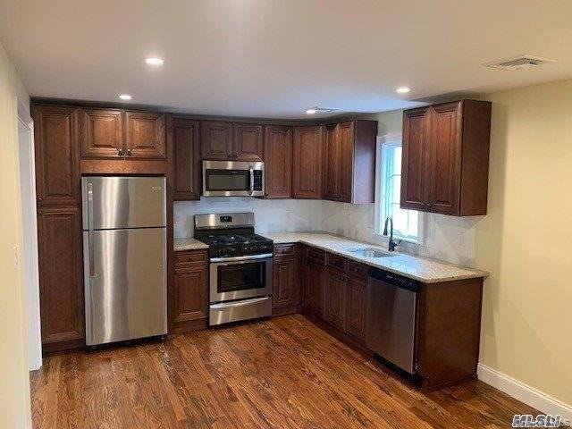 Franklin Square, New York, United States 4 - 18629660