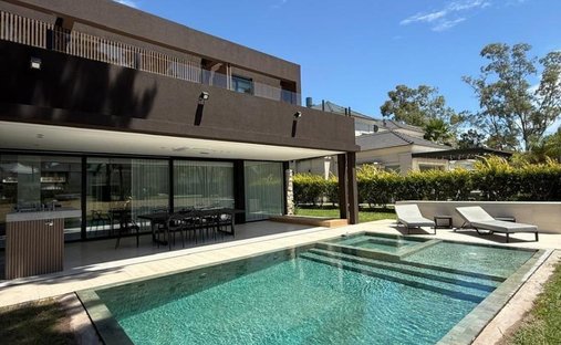 House in Canning, Buenos Aires, Argentina 1