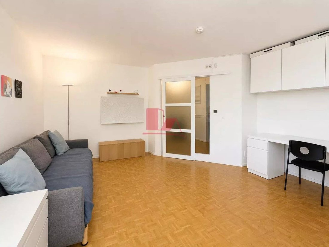 Apartment in Insurrection, Vanves, France 2 - 18312555