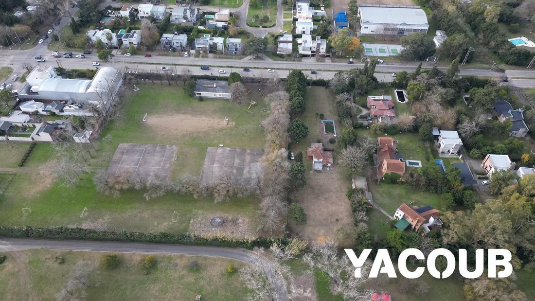 Land in Manuel B. Gonnet, Buenos Aires Province, Argentina 5 - 18627250