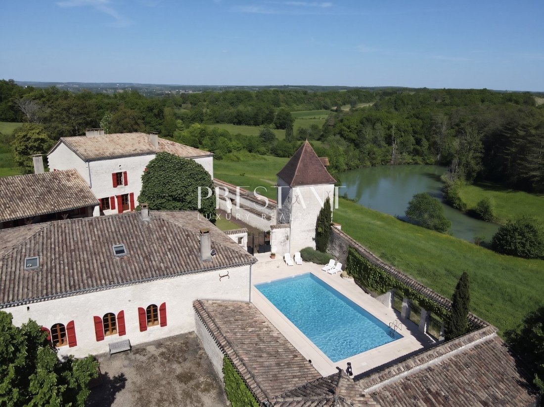 Monpazier, Nouvelle-Aquitaine, France 1 - 18070470