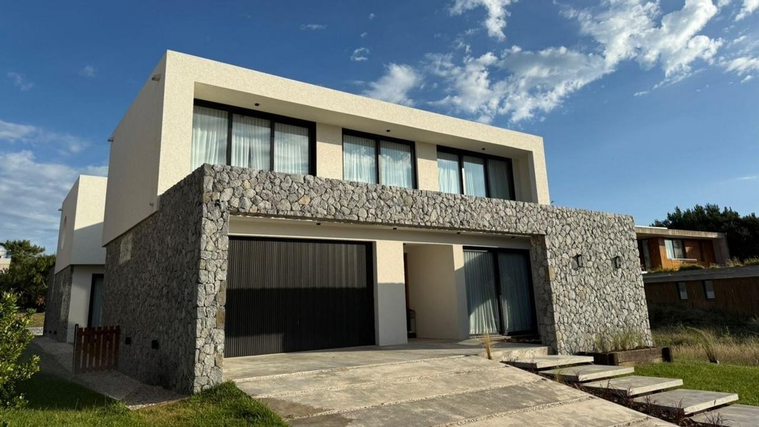 House in Pinamar, Buenos Aires Province, Argentina 2 - 18627049