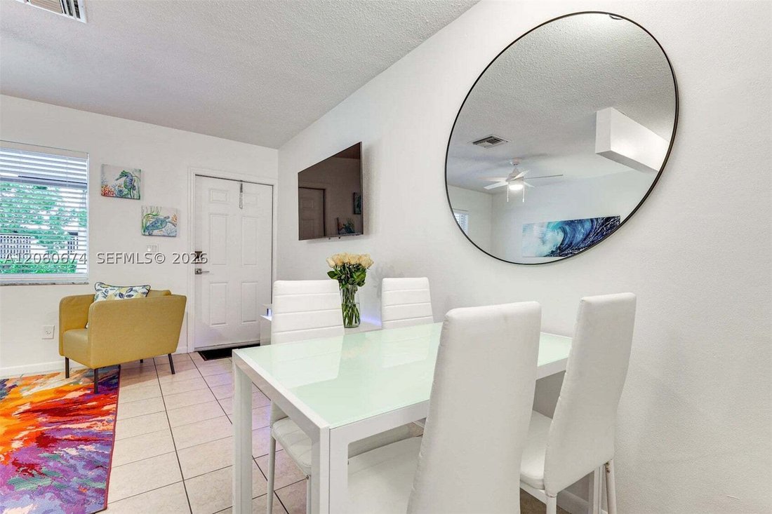 Hallandale Beach, Florida, United States 4 - 18628346