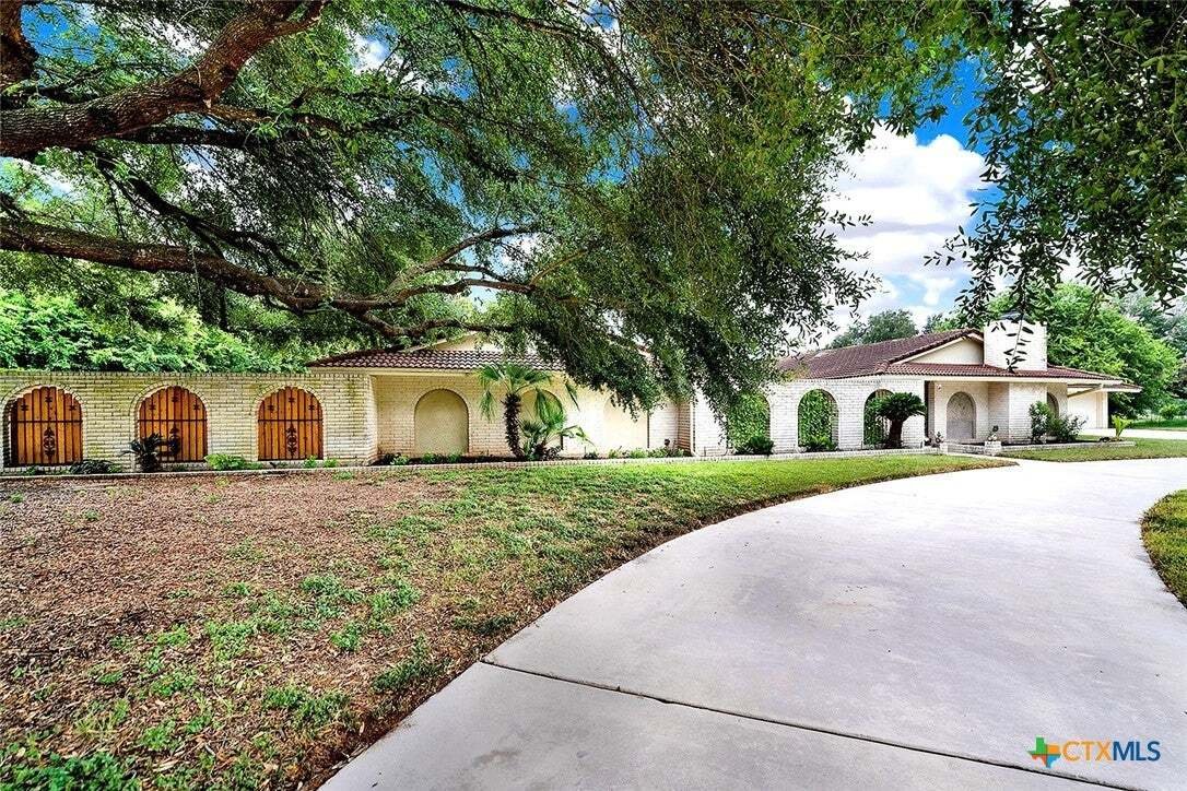 House in Seguin, Texas, United States 1 - 18629414