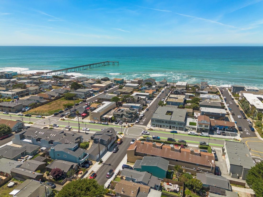 Pacifica, California, United States 2 - 18629494
